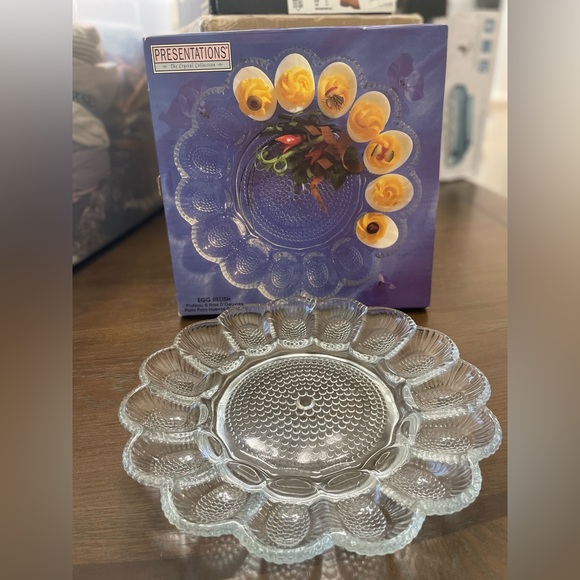 NEW in Box, glass egg plate - Picture 4 of 4
